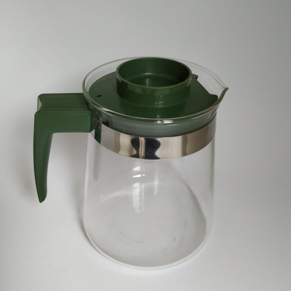 Theepot glas met groene handvat en deksel hoogte 16 cm (1)