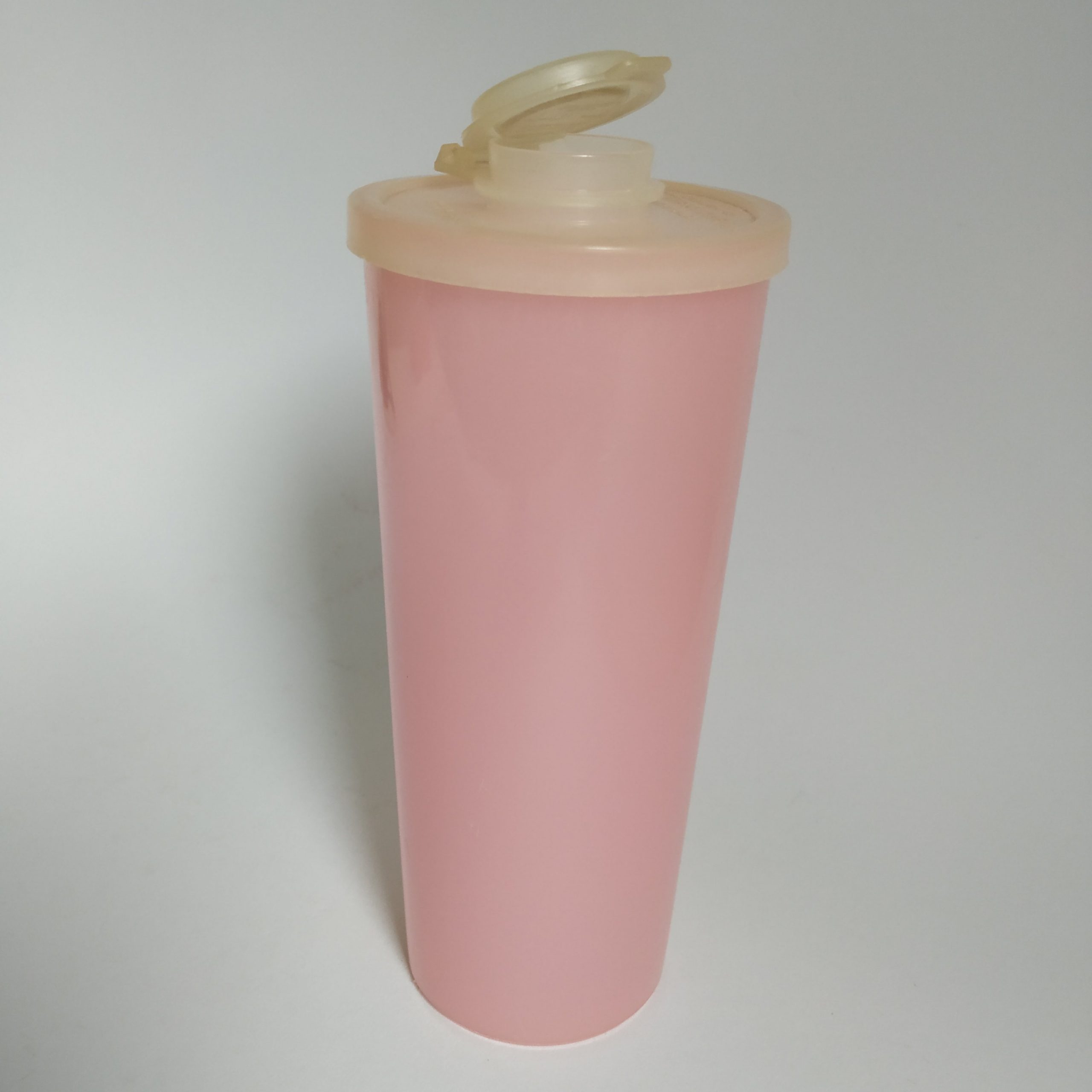 mager spier democratische Partij Vintage Beker Tupperware met deksel en sluiting - Queens Vintage