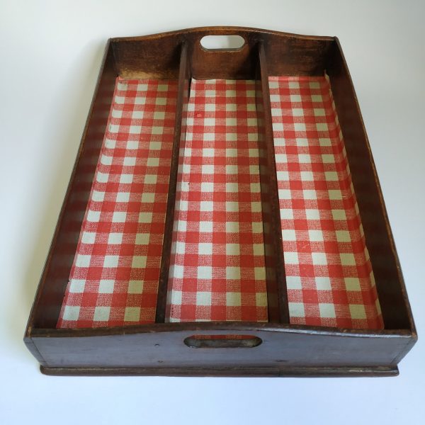 Bestekbak (donker hout + rood-witte bekleding) 34cm x 25cm (1)