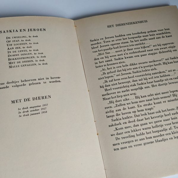 Boek (hardcover) Saskia en Jeroen met de dieren – 1958 (4)