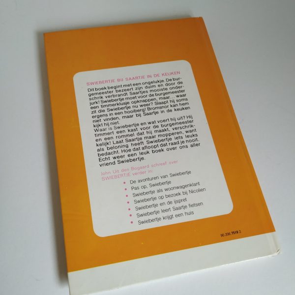 Boek (hardcover) Swiebertje bij Saartje in de keuken (2)