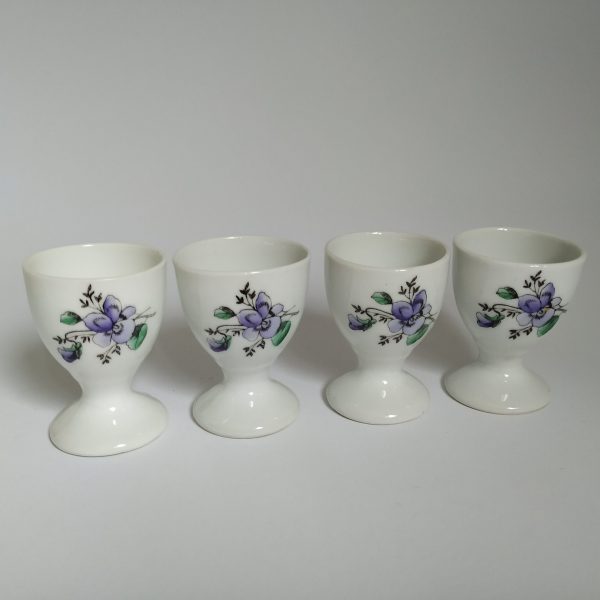 Eierdopje keramiek 4 stuks – set prijs ( wit met paarse bloem ) (1)