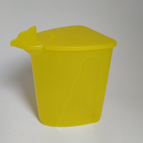Strooier van tupperware – geel – hoogte 12 cm (1)