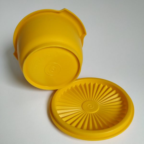 Vershoudbakje Tupperware (geel) diameter 12 cm – hoogte 9 cm(2)