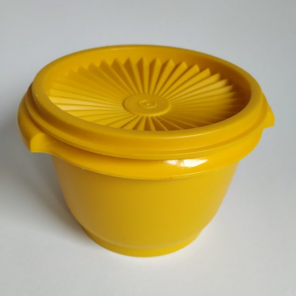 Vershoudbakje Tupperware (geel) diameter 12 cm – hoogte 9 cm(4)