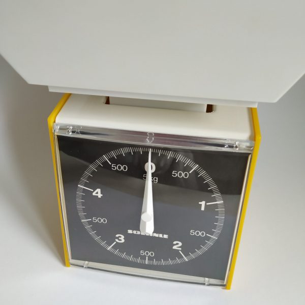 Keukenweegschaal Soehnle Retro – zijkant geel – hoogte 23 cm – breed 18,5 cm (3)