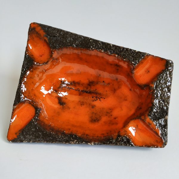 Asbak – oranje geglazuurde bruin aardewerk asbak 17 x 14 cm en 17 x 10 cm (a-symetrisch) (4)