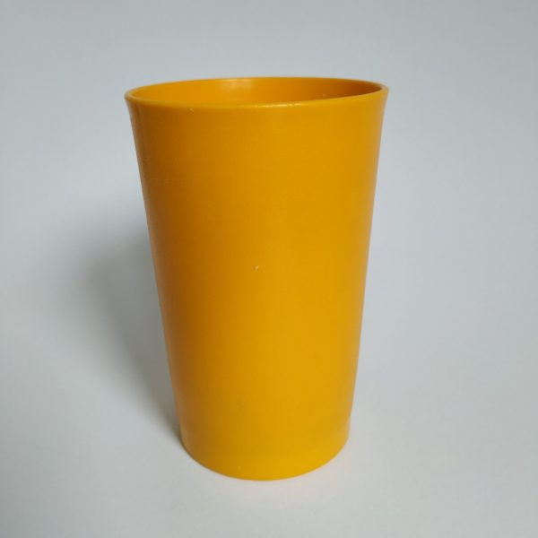 Bekers Tupperware 4 stuks – hoogte 11cm – geel-oranje-bruinrood-bruin (6)