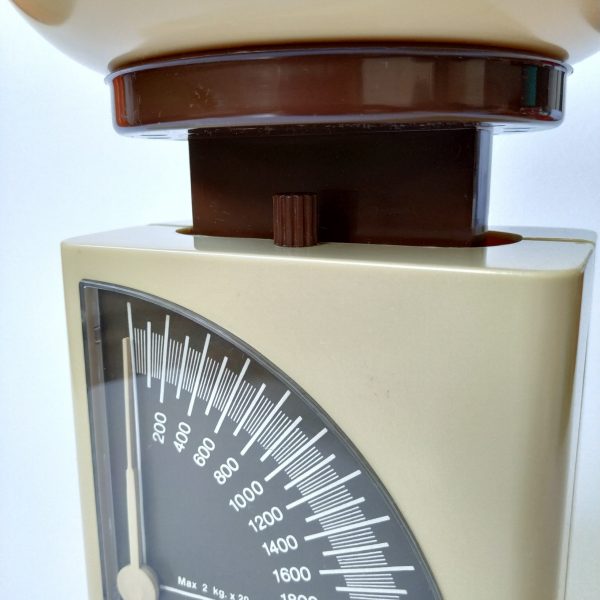 Keukenweegschaal beigebruin tot 2 kg – hoogte totaal 27,5 cm (6)