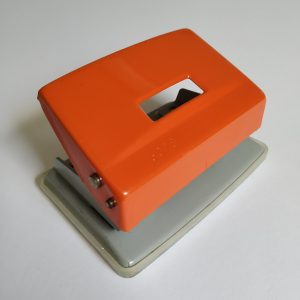 Vintage Oranje Perforator van Leitz