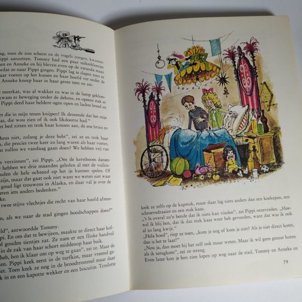 Boek Pippi Langkous met al haar kleurige avonturen in een groot boek (7)