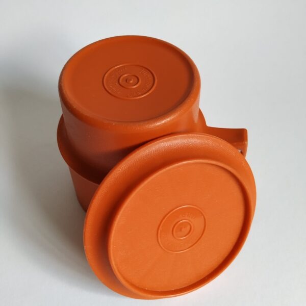 Beker Tupperware (oranje) met handvat en deksel – hoogte 10 cm – diameter 8 cm (3)