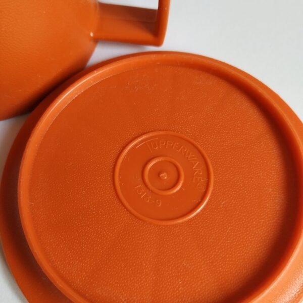 Beker Tupperware (oranje) met handvat en deksel – hoogte 10 cm – diameter 8 cm (4)