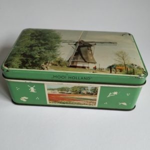 Vintage groen blik met foto's "Mooi Holland".