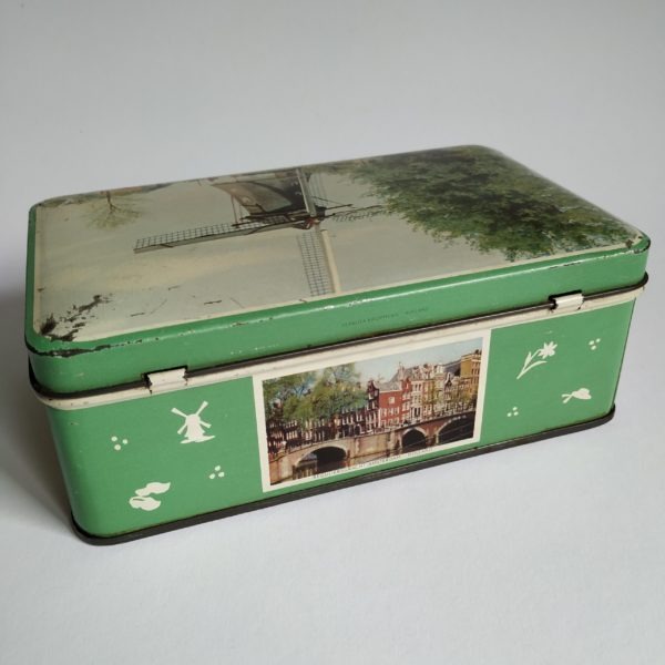 Vintage groen blik met foto's "Mooi Holland".