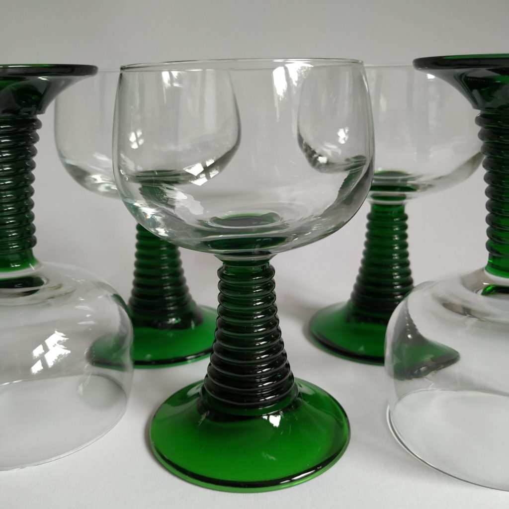 Vintage Moezel / Wijnglazen met Groene Voet Queens Vintage Vintage Moezel / Wijnglazen met Groene Voet Queens Vintage