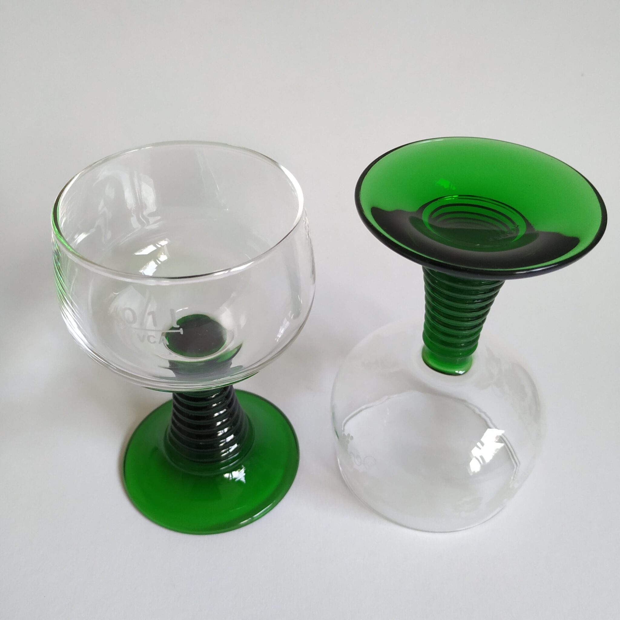 Vintage Moezel / Wijnglazen met Groene Voet Queens Vintage Vintage Moezel / Wijnglazen met Groene Voet Queens Vintage