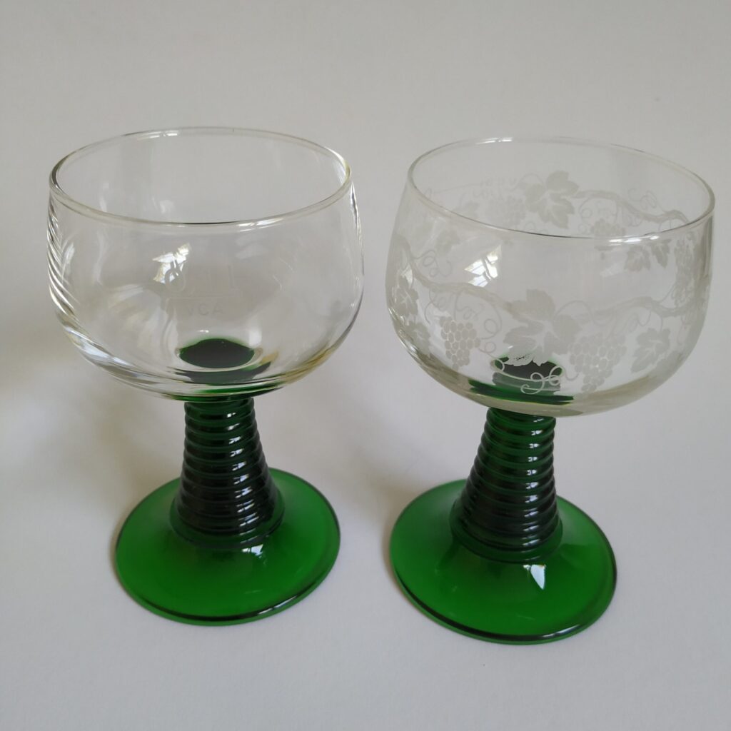 Vintage Moezel / Wijnglazen met Groene Voet Queens Vintage Vintage Moezel / Wijnglazen met Groene Voet Queens Vintage