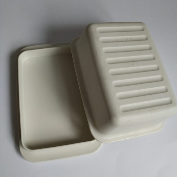 Botervloot Tupperware – gebroken wit- creme 16,5 x11x7 cm (3)