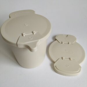 Vintage Melkkannetje/Strooier van Tupperware met 2 afsluitbare deksels