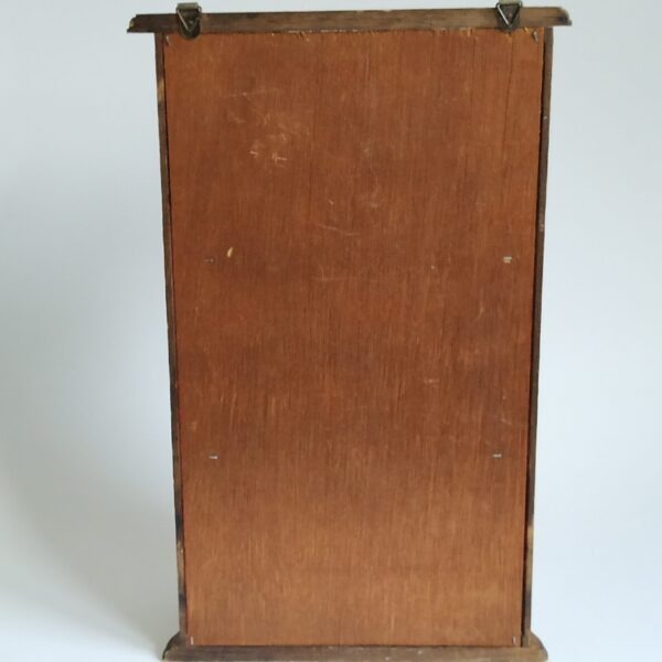 Vintage houten vitrinekastje (klein) met een magneetslot