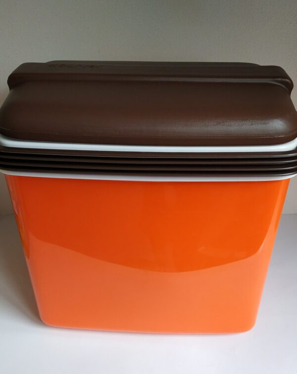 Koelbox Curver 25 liter – oranje-bruin (1)