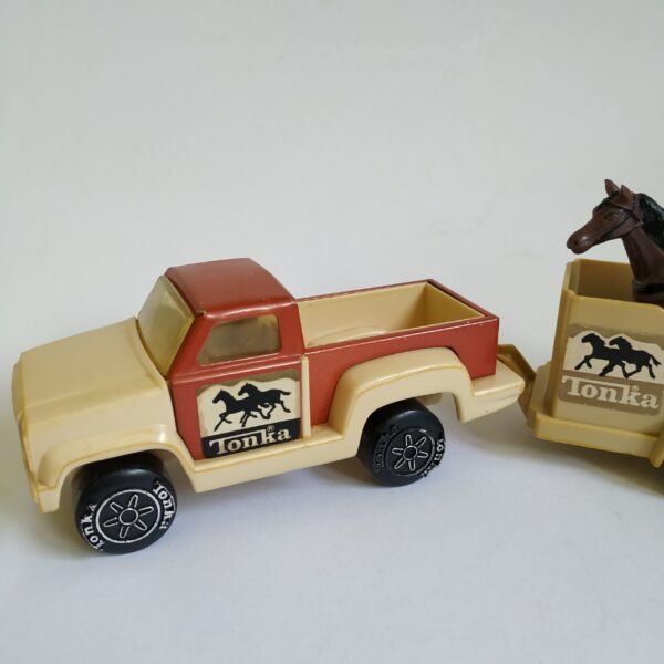 Pick-up Truck met paarden trailer van Tonka – totaal breed 24 cm – hoog 6 cm (2)