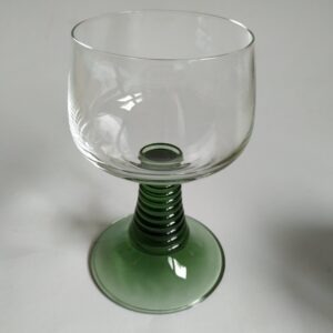 Vintage moezel – wijnglas met licht groene voet