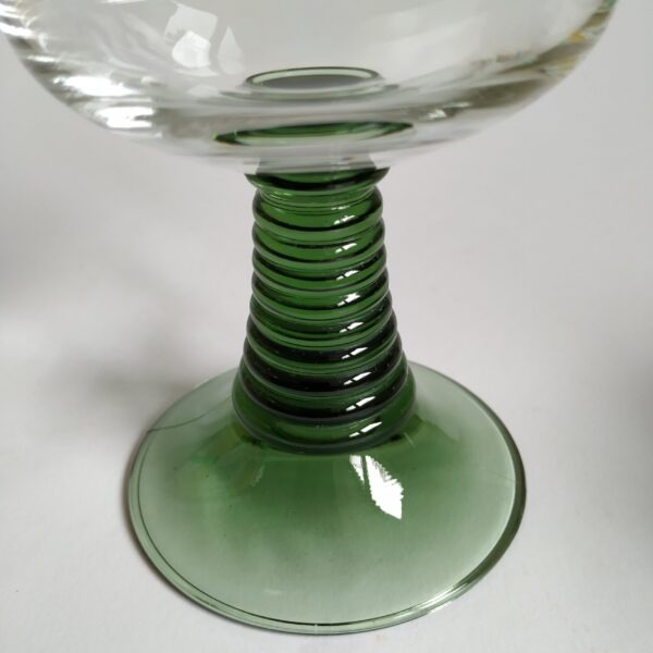 Vintage moezel – wijnglas met licht groene voet