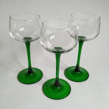 Vintage wijnglazen / moezelglazen Luminarc France met hoge groene voet