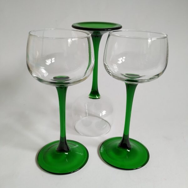 Vintage wijnglazen / moezelglazen Luminarc France met hoge groene voet