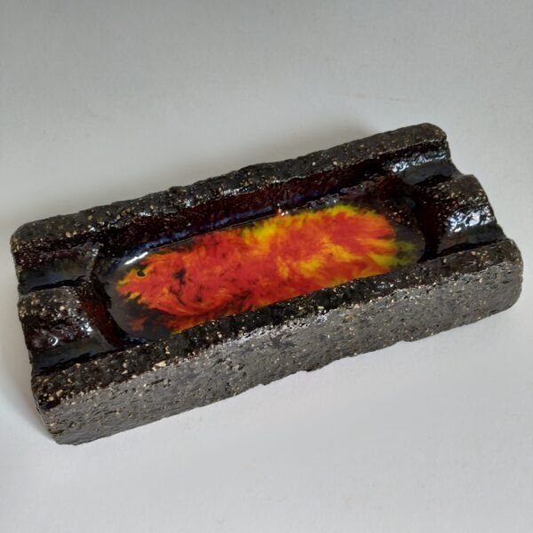 Asbak aardewerk – lava glazuur in rood-geel-oranje 18x8x4 cm (1)
