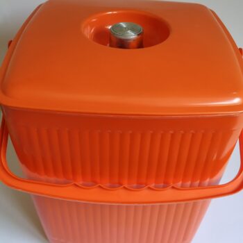 Vintage kunststof emmer / voorraadton met hengsel en deksel