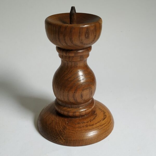 Kaars kandelaar van hout – hoogte 16 cm – meubelfabriek Oisterwijk (1)