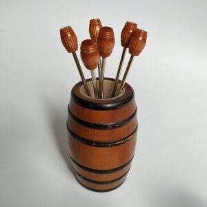 Vintage 6 coctailvorkje in een houten tonnetje
