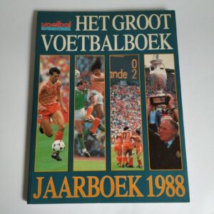 Vintage boek van voetbal International. HET GROOT VOETBALBOEK, JAARBOEK 1988.