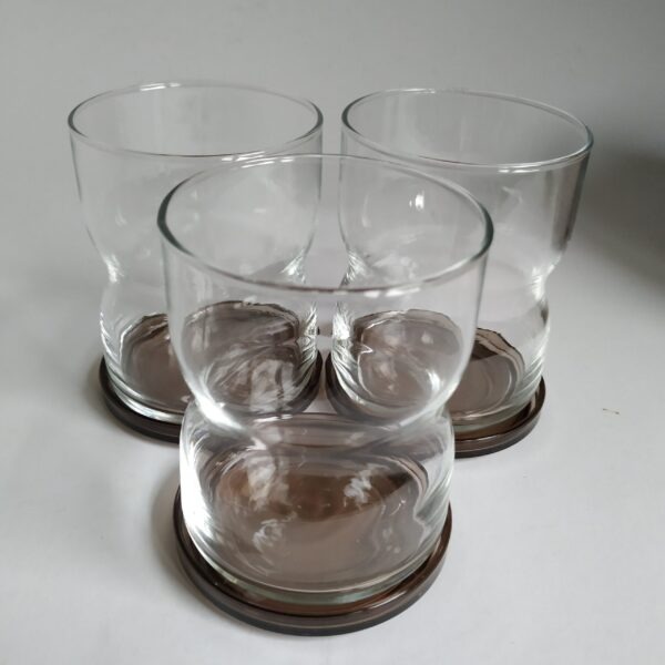 Vintage dranken set, 3 glazen in elegante vorm met kunststof deksel van Nordica