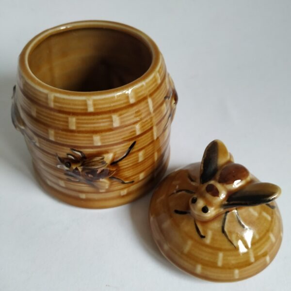 Honingpot – suikerpot met deksel – (licht bruin) versierd met bijtjes – hoogte 12 cm – diameter 9 cm (2)