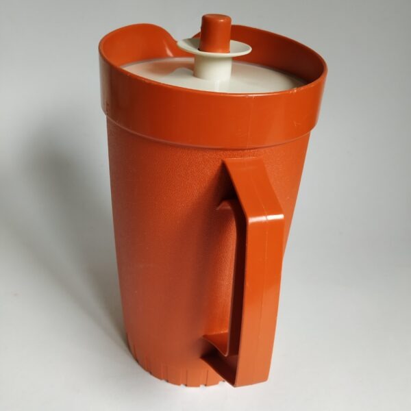 Schenkkan – sapkan Tupperware – oranje – inhoud 1 liter (2)