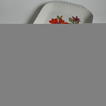 Vintage serveer schaal van Kahla met mooie dessin van bloemen