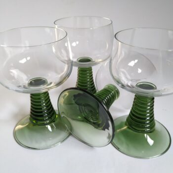 Vintage moezel/wijnglazen met groene voet