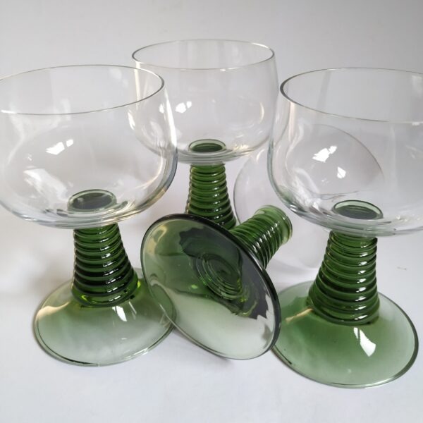 Wijnglazen – moezelglazen groene voet – inhoud wijnglas 200 ml – hoogte 13 cm (1)