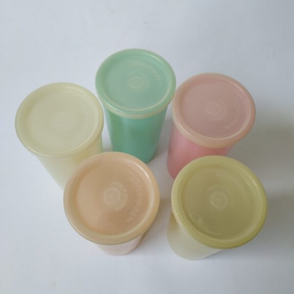 Bekers van Tupperware – 5 stuks in verschillende kleuren – inhoud 150 ml (2)