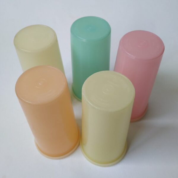 Bekers van Tupperware – 5 stuks in verschillende kleuren – inhoud 150 ml (3)