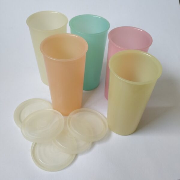 Bekers van Tupperware – 5 stuks in verschillende kleuren – inhoud 150 ml (4)