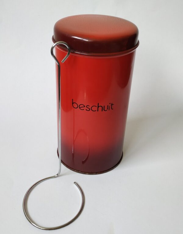 Beschuitbus van Brabantia met lift – rood – hoogte 21,5 cm – diameter 11 cm (1)