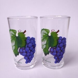 Vintage limonade glazen van Reims France met afbeeldingen van blauwe druiven