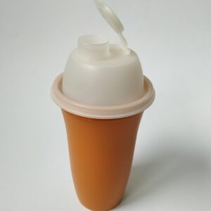 Vintage shake beker / quick shaker van Tupperware met goed sluitende deksel en dop