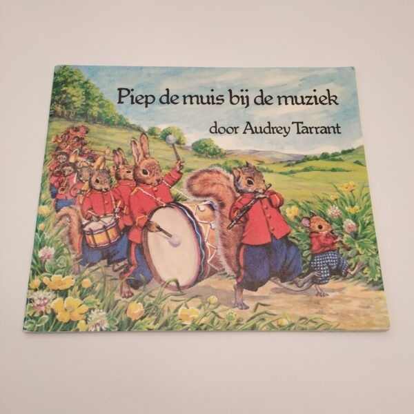 Vintage kinderboek Piep de muis bij de muziek uit 1983