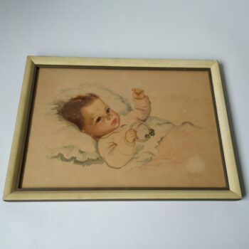 Vintage lijst/glasplaat met een afbeelding van een kindje met rammelaar